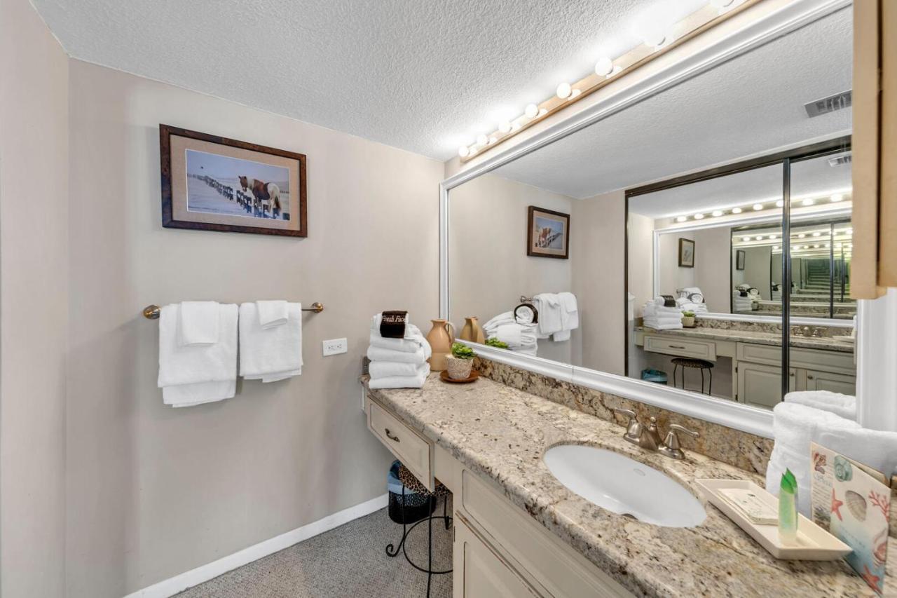Mainsail 131 - Beachfront 2Br With Free Seasonal Beach Service Destin Exterior photo